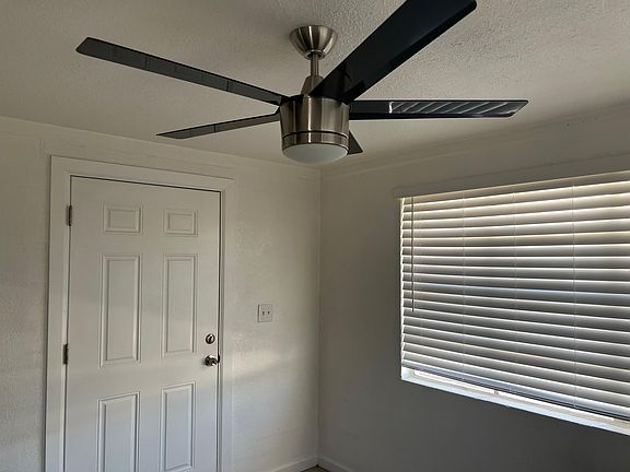 4th image of 2128 W Orangewood Ave #2129