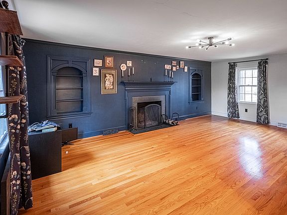 4th image of 2929 Halifax Rd