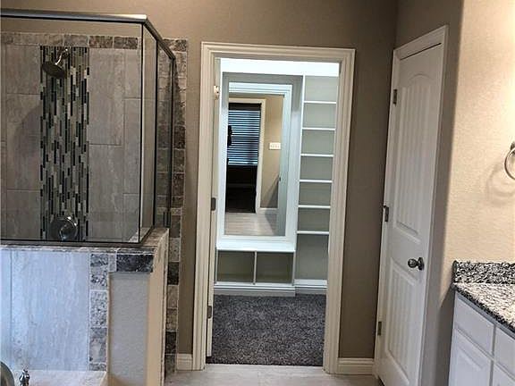 3rd image of 200 Donna Cir