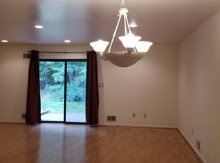 23 Sunflower Ct, Edison, NJ 08820