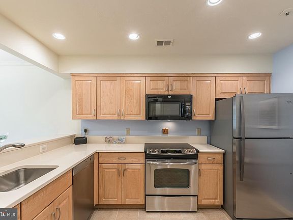 5th image of 240 S Reynolds St APT 410