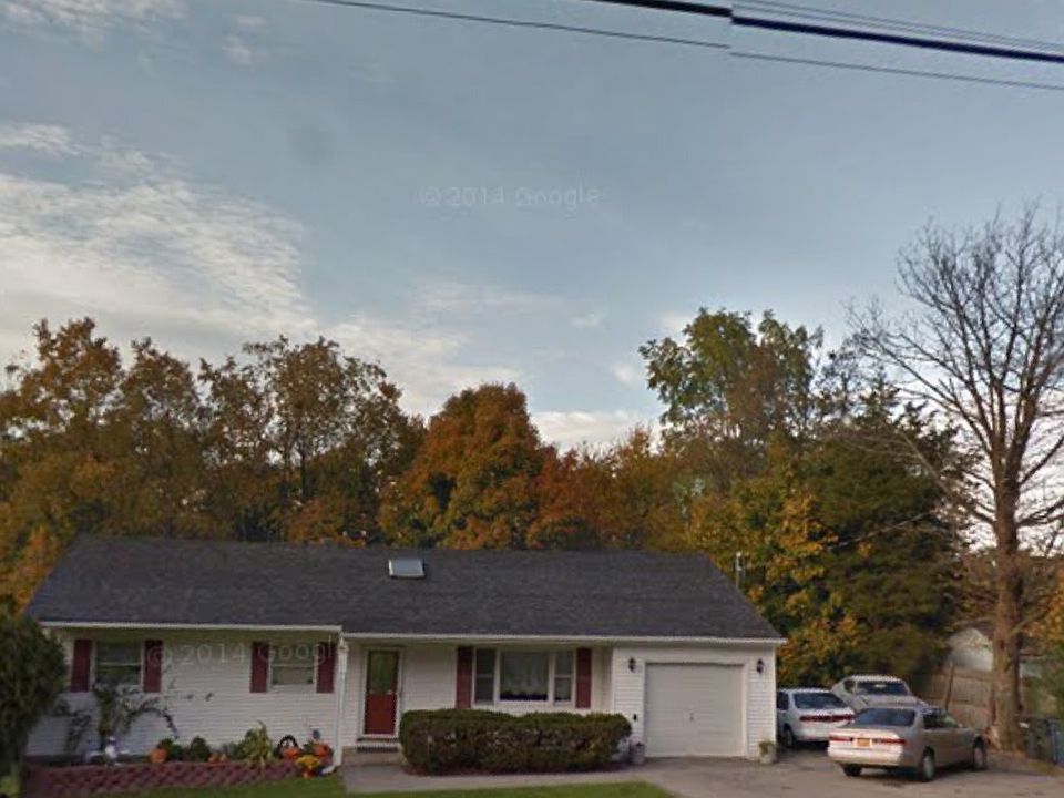 2nd image of 4 Hawthorne Dr