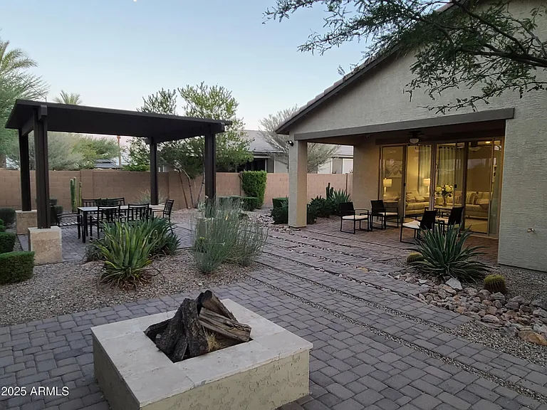 1666 E Lee Dr — Photo 28