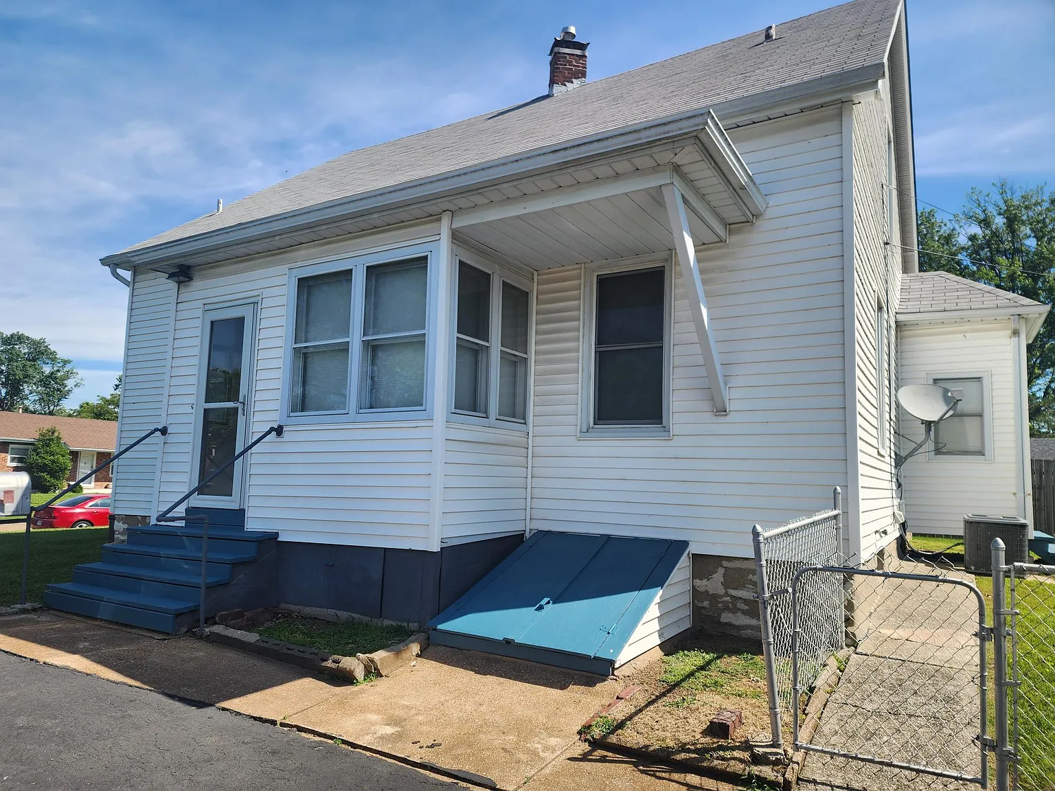 7352 Yates St photo 1