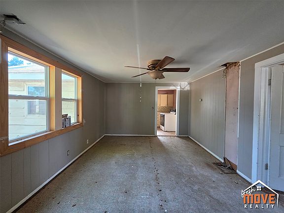 3rd image of 800 Quail St