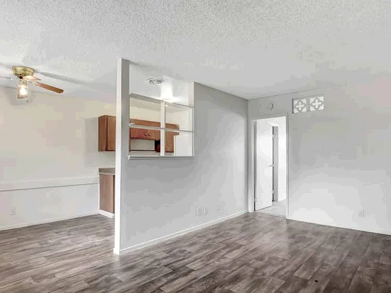 Eagles Nest Apartments — Photo 20