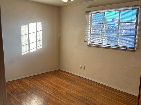 5th image of 202 Amherst Dr NE