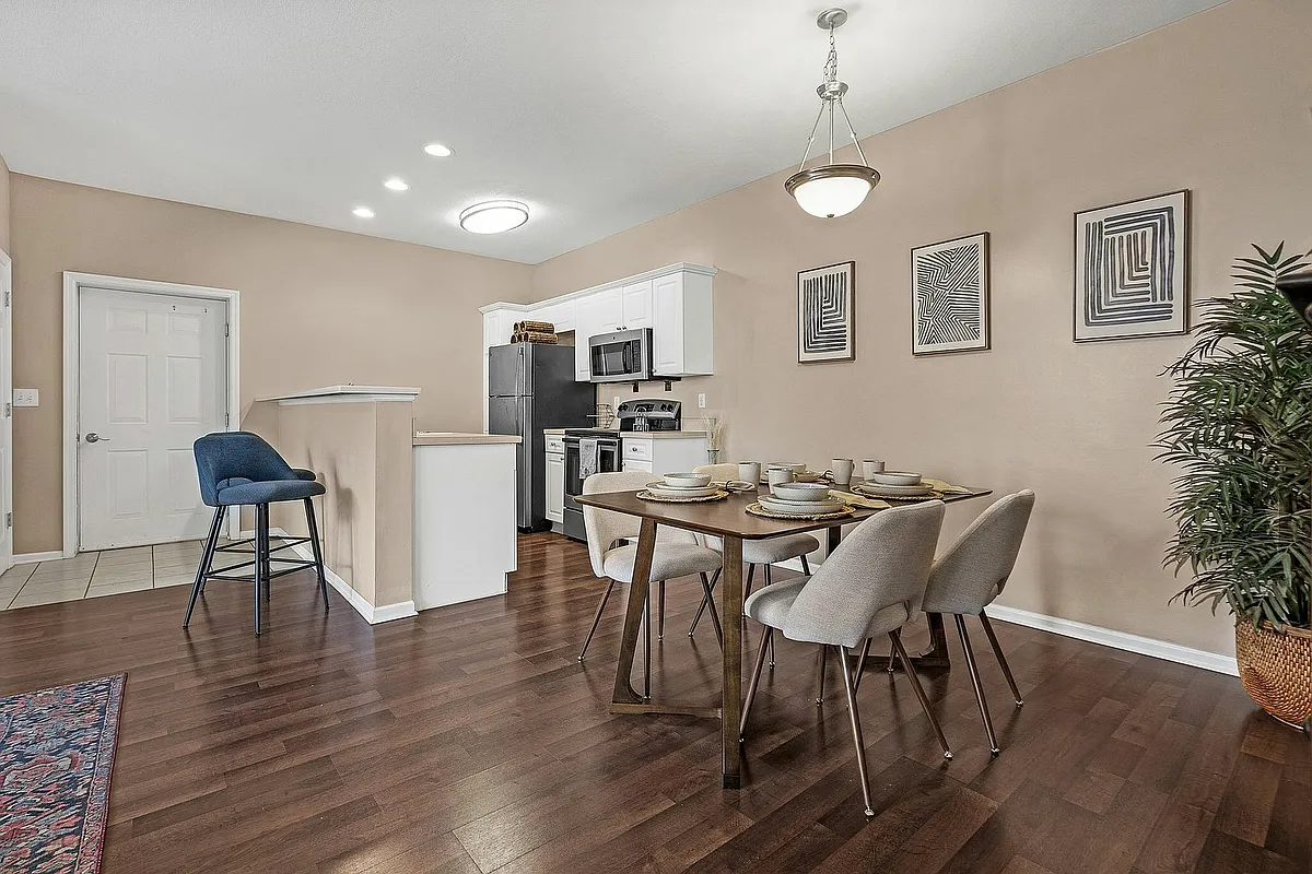 Fileto Model Unit - Marble Cliff Commons
