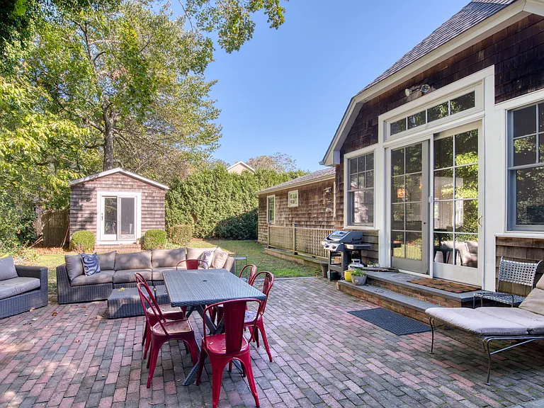 79 Miller Ln E — Photo 12