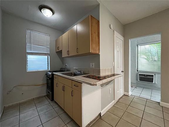 2nd image of 1507 Meridian Ave APT 5