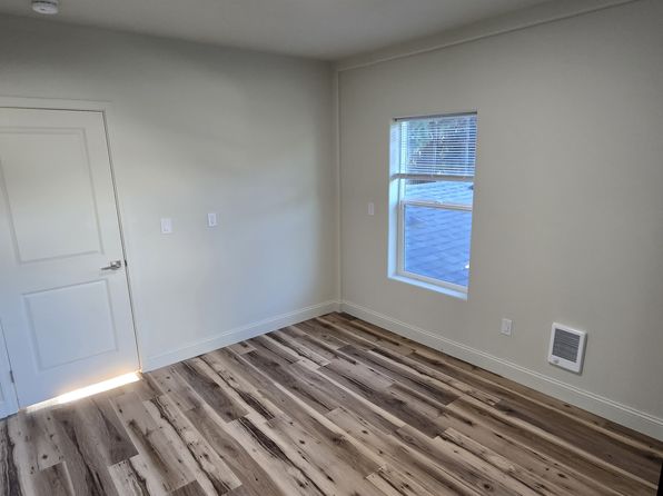 857 NW Tyler Ave #0