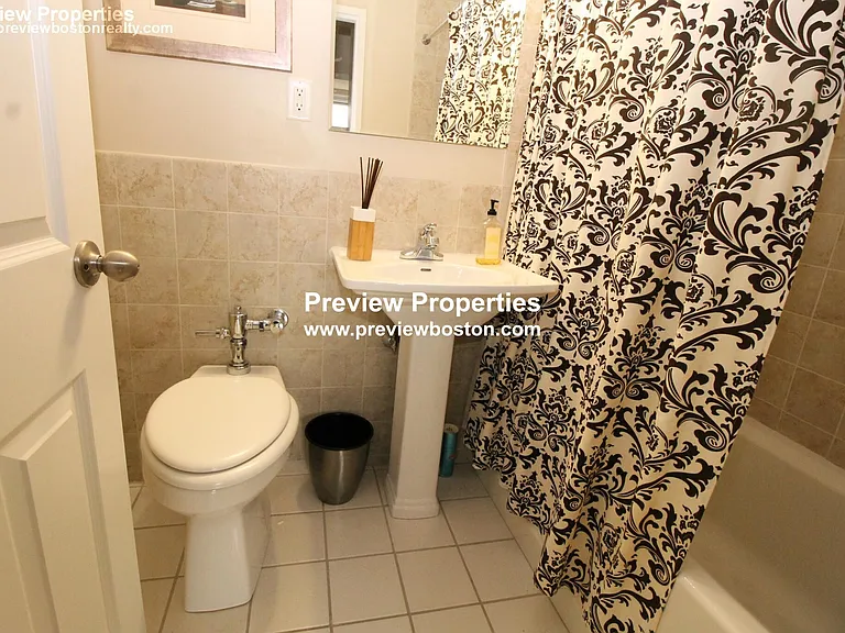 Camelot Ct — Photo 1
