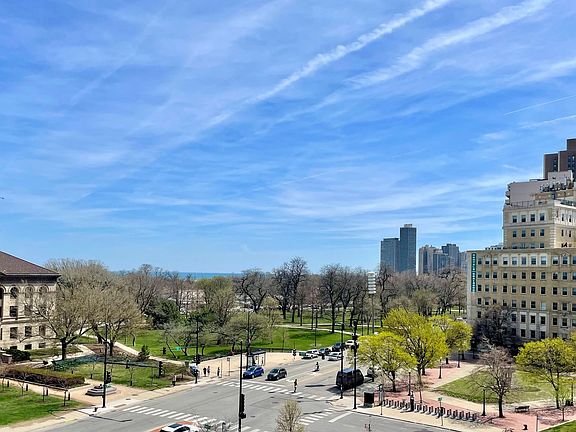 3rd image of 2020 N Lincoln Park W APT 5J