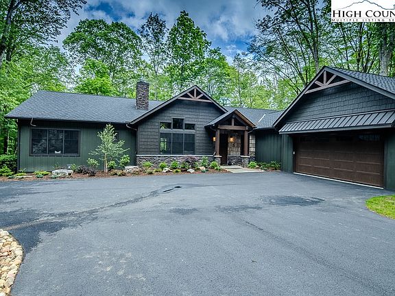 3rd image of 1135 Vista Way