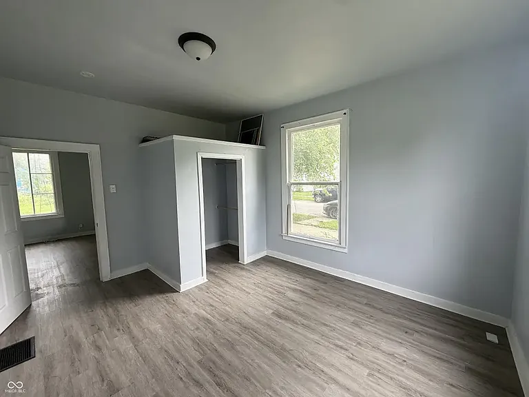 2627 Chase St — Photo 6
