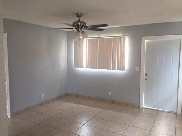 704 NW 4th St #2 — Photo 11