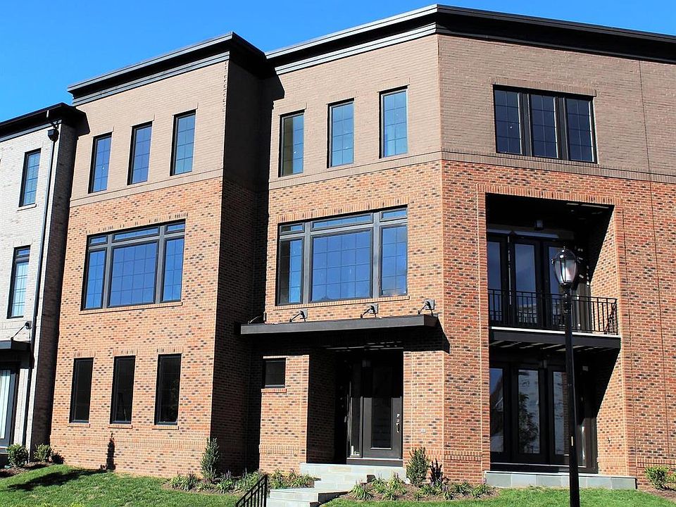 1st image of 23017 Sullivans Cove Sq