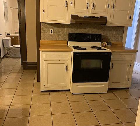4th image of 718 S Main St