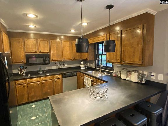 3rd image of 100 Hartwood Cir