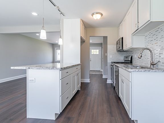 5th image of 860 Woodlawn St