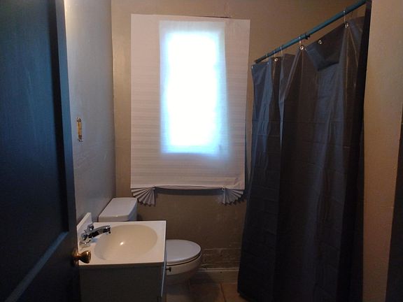 5th image of 760 W April St