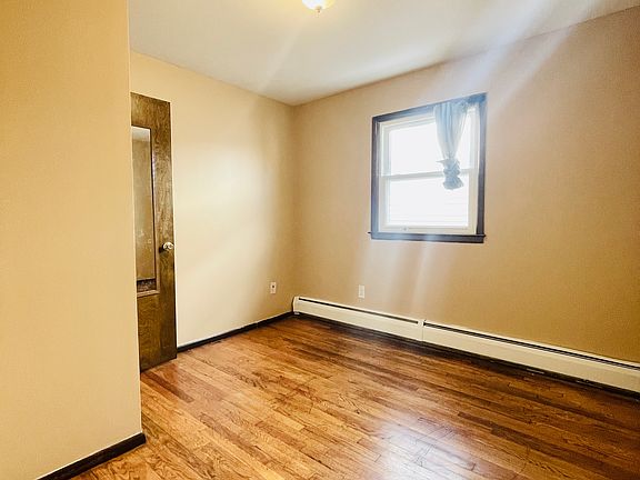 5th image of 11 Walcott Ave Floor 1