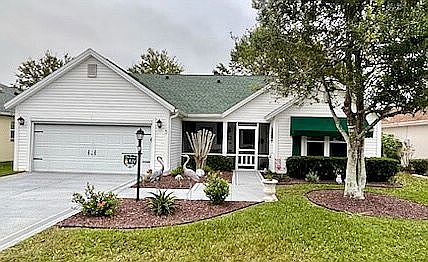 1st image of 521 Carrera Dr