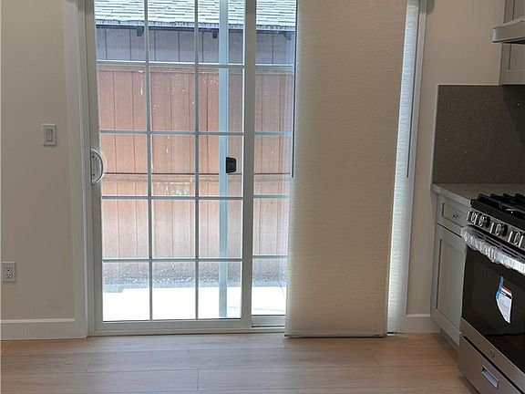 3rd image of 3829 Esmeralda Ave