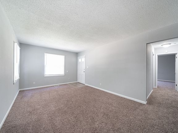 3rd image of 2233 E Menlo St