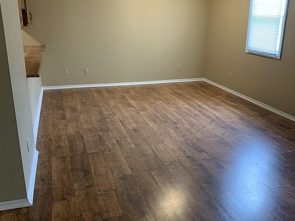 2nd image of 1665 Foxhaven Dr #15