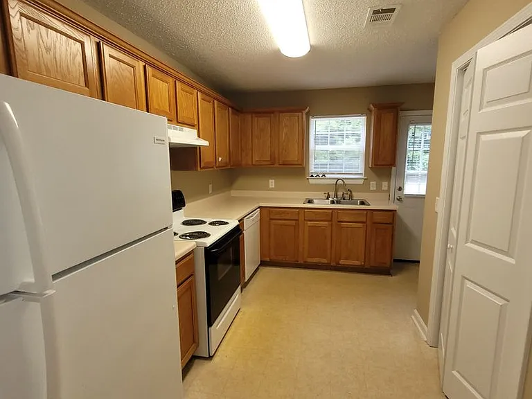 121-123 Mario Cir — Photo 7