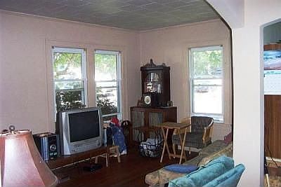 2nd image of 818 9th Ave NW