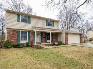 6581 Sutton Dr, North Olmsted, OH 44070