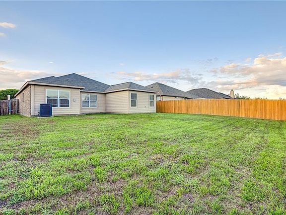 5th image of 3209 Overstreet Ln