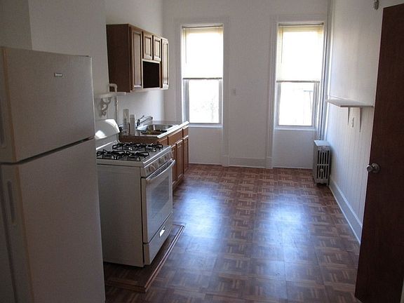 5th image of 226 Kingsland Ave APT 2R
