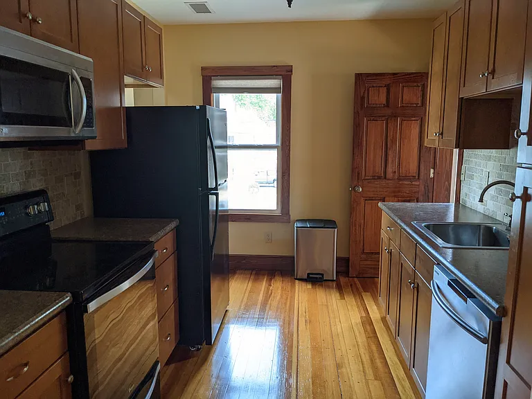 6 South St #B — Photo 8