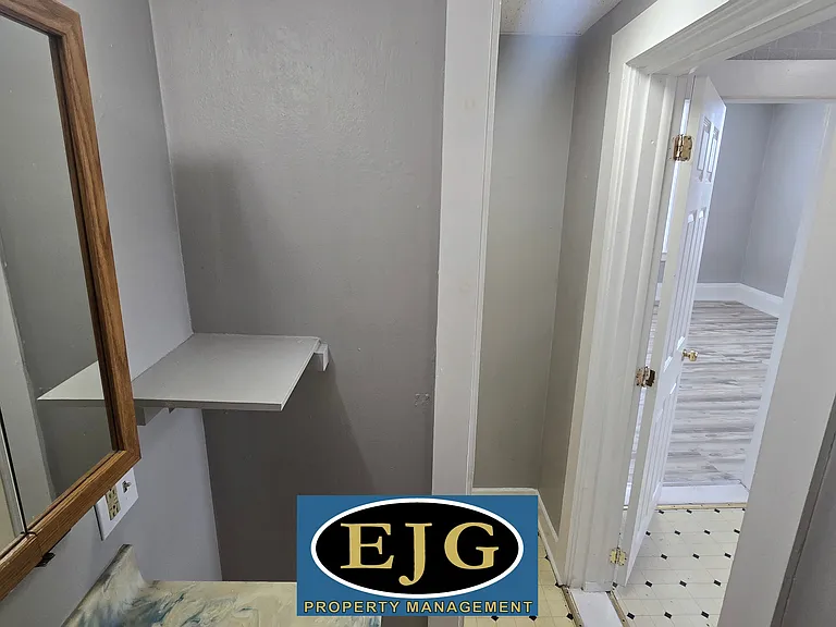 50 Main St #6 — Photo 17