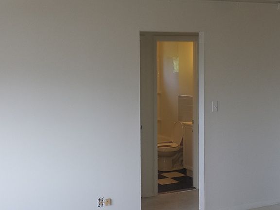 2nd image of 1385 W 95th St APT 105
