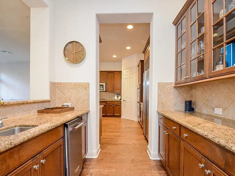 2826 Tudor Mnr — Photo 18
