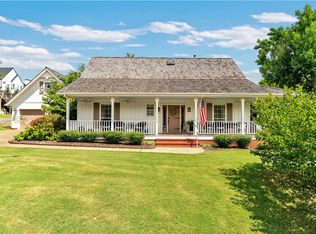 2180 E Camelot Pl, Fayetteville, AR 72701