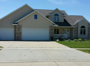 4808 Clover Ln, Waterloo, IA 50701