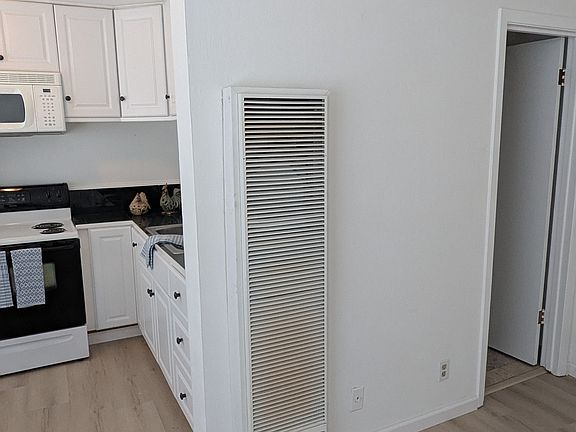 3rd image of 522 25th Ave APT 2