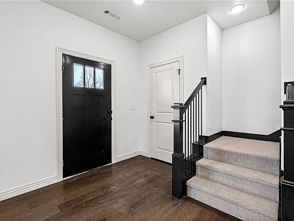 5th image of 2604 W Olive St