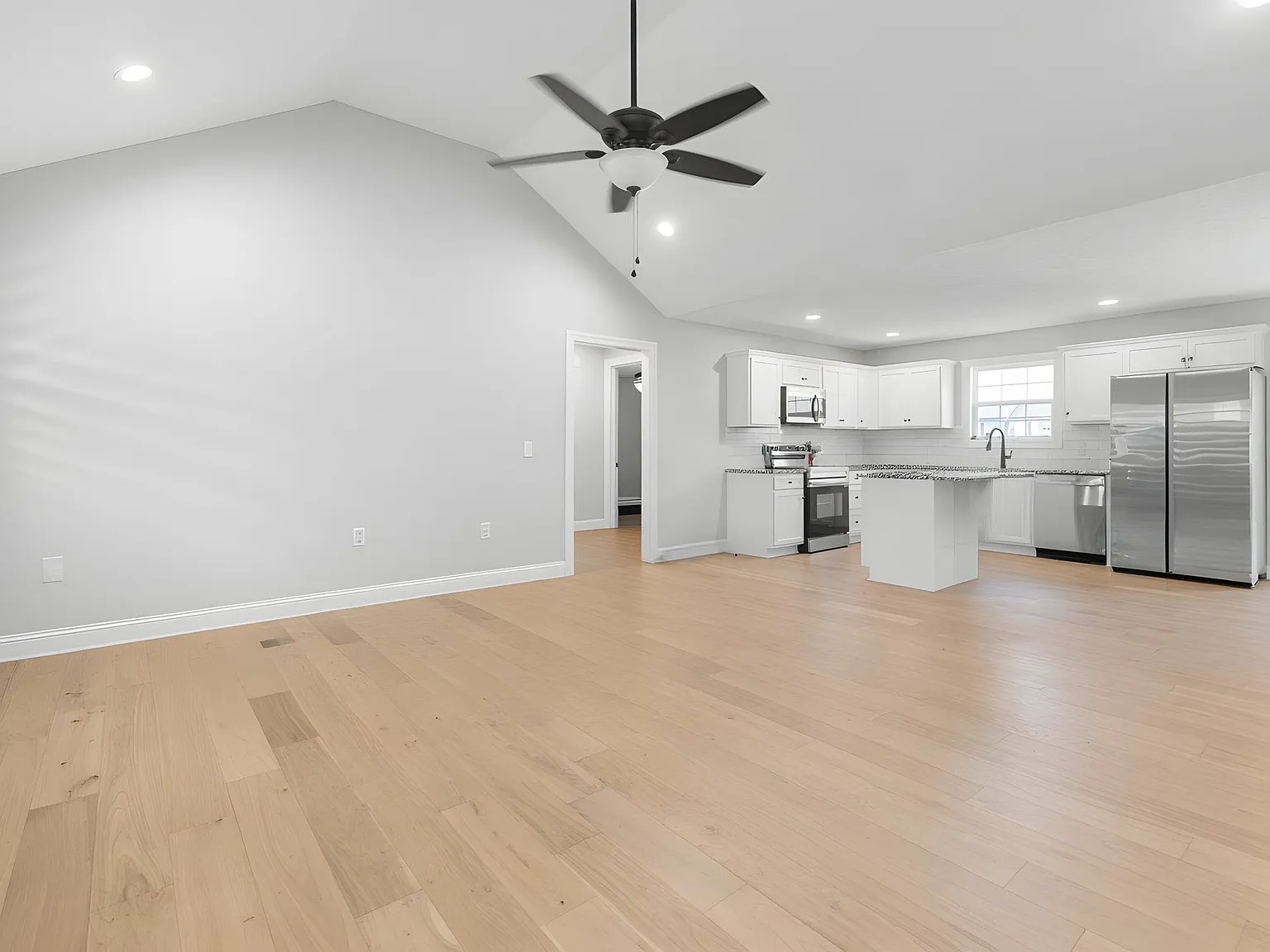 3 bed, 2.0 bath, 1450 sqft, $2,000 — Photo 4