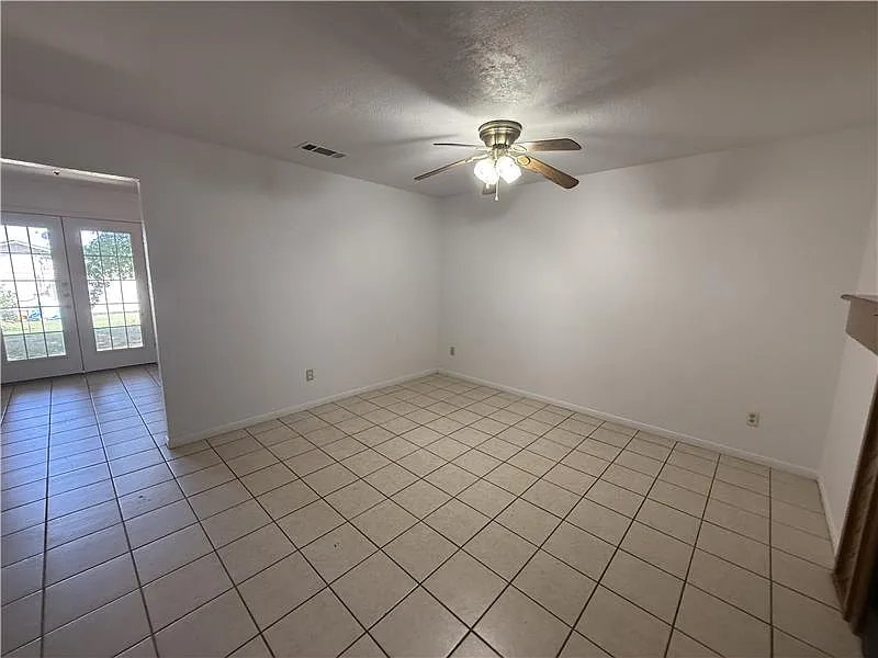 2 bed, 885 sqft, $895 — Photo 3
