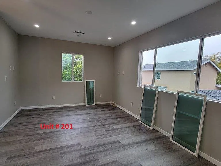 708 E Verdugo Ave #201 — Photo 5
