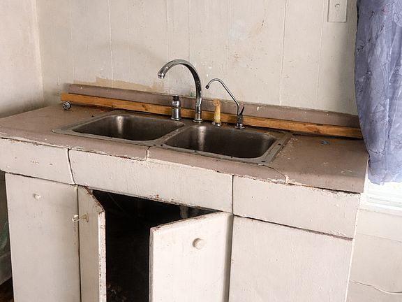 3rd image of 4735 W Main St