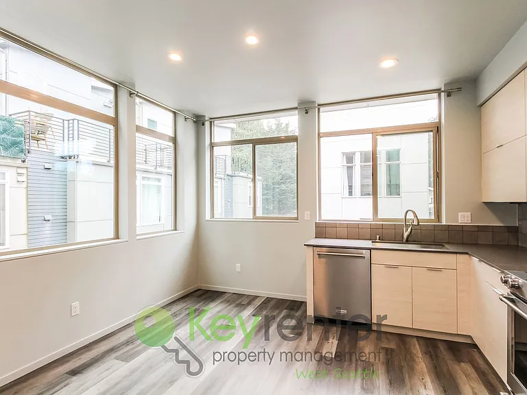 5259 Fauntleroy Way SW — Photo 14