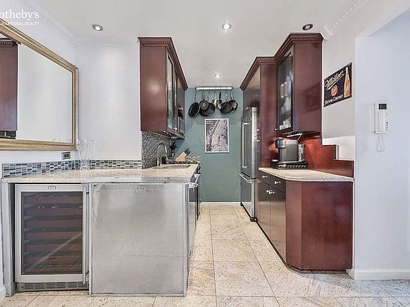 4th image of 305 W 18th St APT 6B
