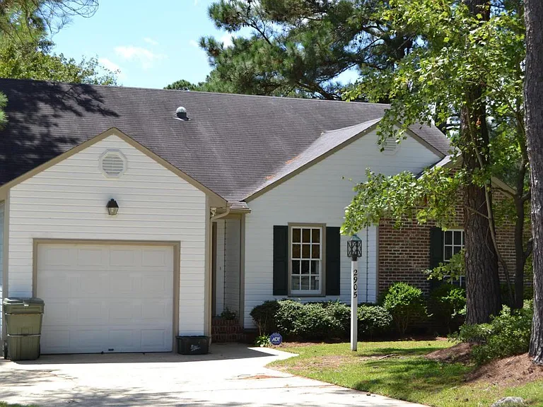 2905 Mandy Ln — Photo 2